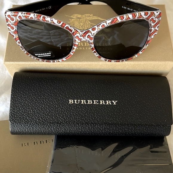 Burberry Accessories - Burberry Sunglasses
